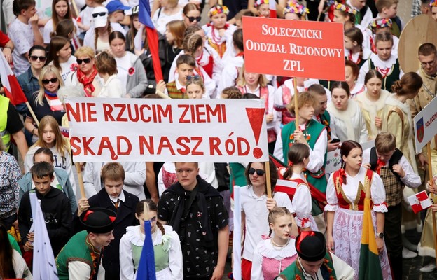 Jako jedna wielka polska rodzina. Ulicami Wilna przeszła wielotysięczna Parada Polskości