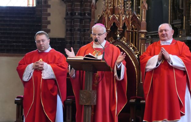 Bp Marek Mendyk w Nowej Rudzie. Trzymajcie się blisko Jezusa