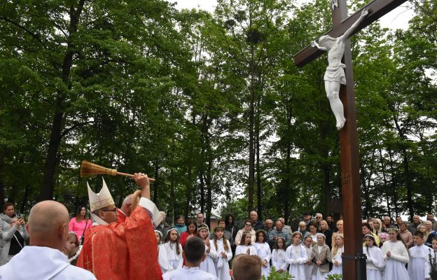 Poświęcenie krzyża na Golgocie w Skarbimierzu