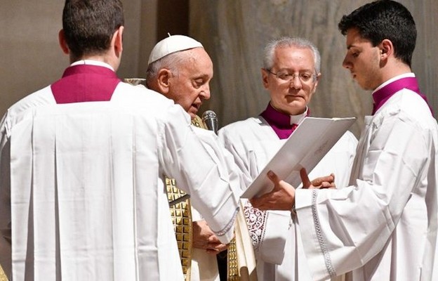 Papież ogłosił jubileuszową bullę zwołującą Rok Święty