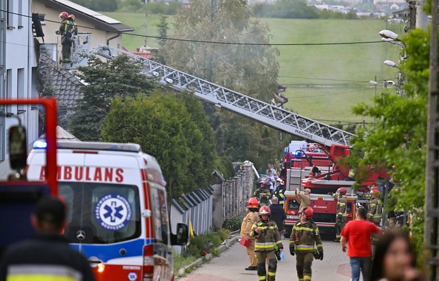 Kielce/ Strażacy opanowali pożar DPS; do szpitali trafiło 17 pensjonariuszy