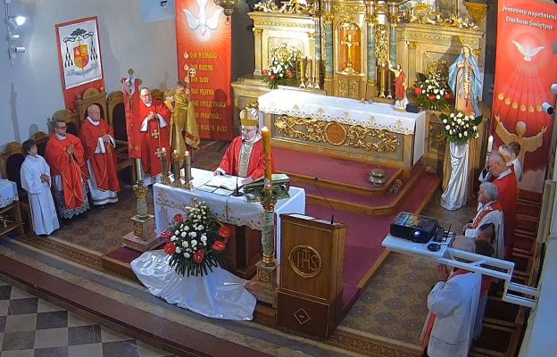 Msza święta w parafii św. Mikołaja w Świebodzicach pod przewodnictwem bp Marka Mendyka