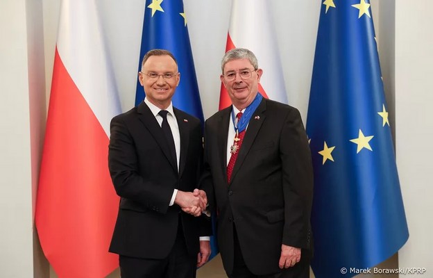 Prezydent Andrzej Duda odznaczył George`a Weigela