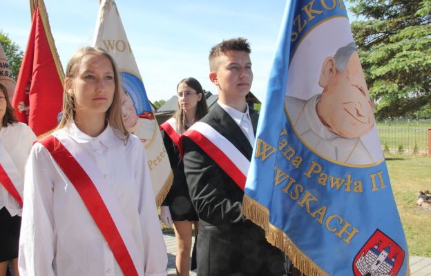 W Polsce jest bardzo dużo szkół pod patronatem Papieża Polaka, w naszej diecezji jest ich ok. 40