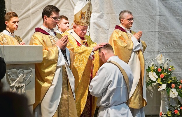 Najważniejszy moment, to gest nałożenia rąk przez biskupa