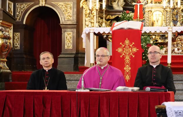 Inauguracyjna sesja Synodu odbyła się w katedrze świdnickiej