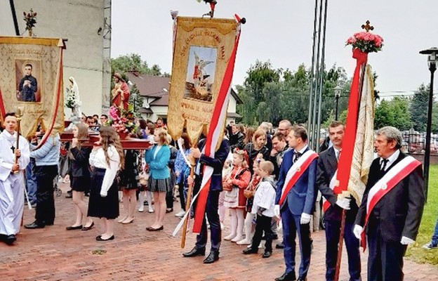Należący do arcybractwa m.in. pełnią służbę podczas procesji