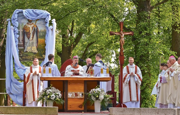 Mszy św. przewodniczył bp Zbigniew Zieliński