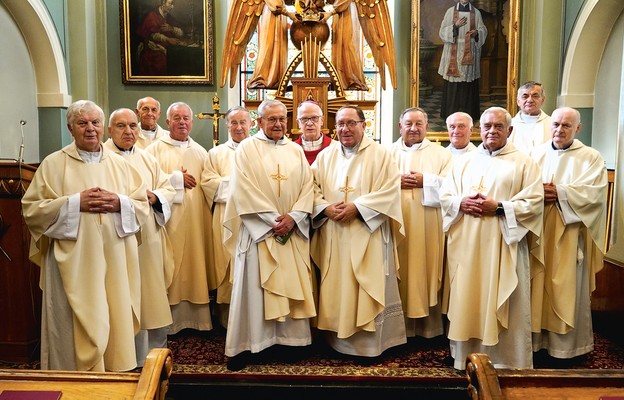 Złoci jubilaci, księża z rocznika 1974 z abp. Józefem Michalikiem