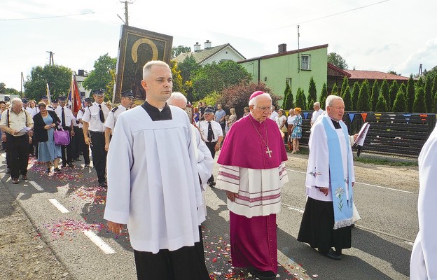 Patrzą na Maryję jako na Matkę miłości