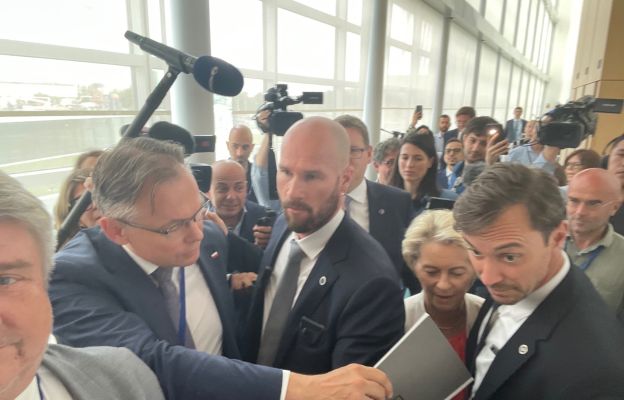 Ursula von der Leyen otrzymała raport o stratach wojennych od polskich europosłów
