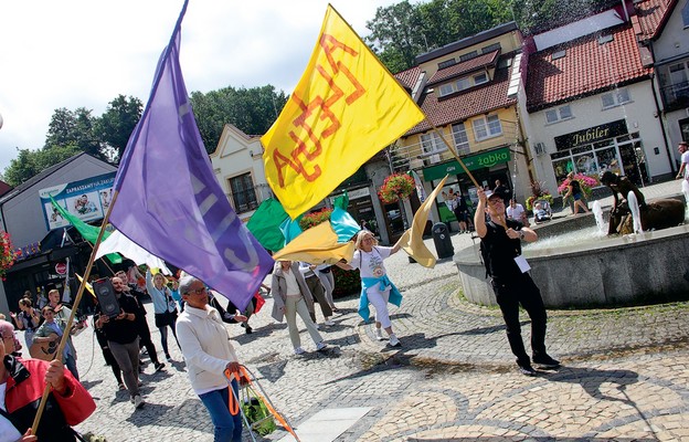 Ludzie chcą rozmawiać o Bogu
