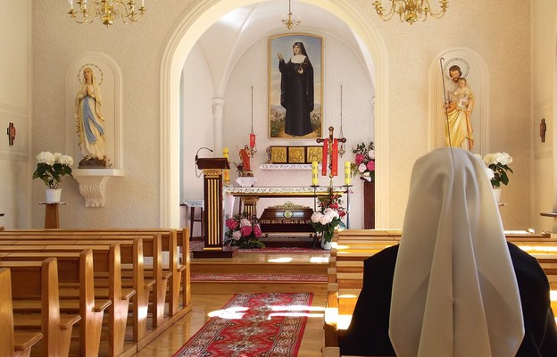 Modlitwa u stóp błogosławionej sprzyja wyciszeniu