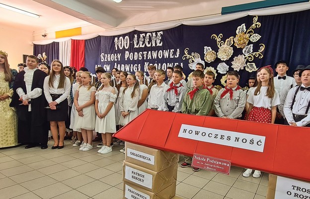 Historię swojej szkoły w ciekawy sposób opowiedzieli uczniowie