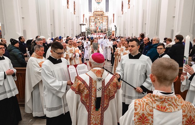 Rozbłysnął nad nami znak światła Chrystusa – przypomniał abp Depo