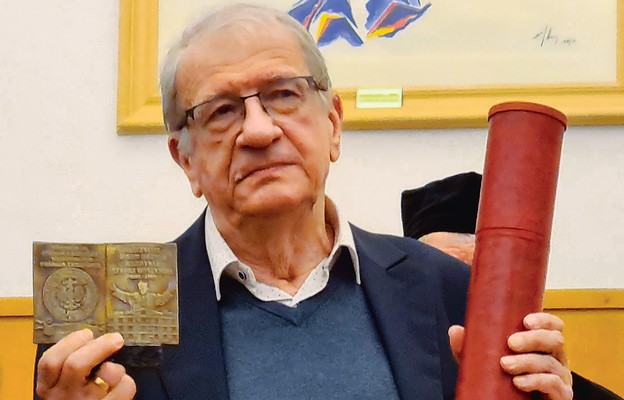 Prof. Wojciech Roszkowski z nagrodą Prymasa Tysiąclecia