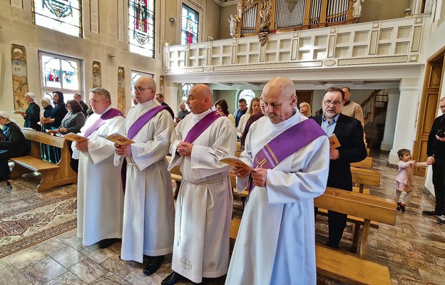 Diakoni stali i ich rodziny doświadczają owoców tej posługi