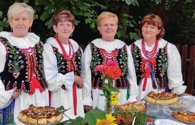 Na uroczystościach gospodynie występują w strojach krakowskich