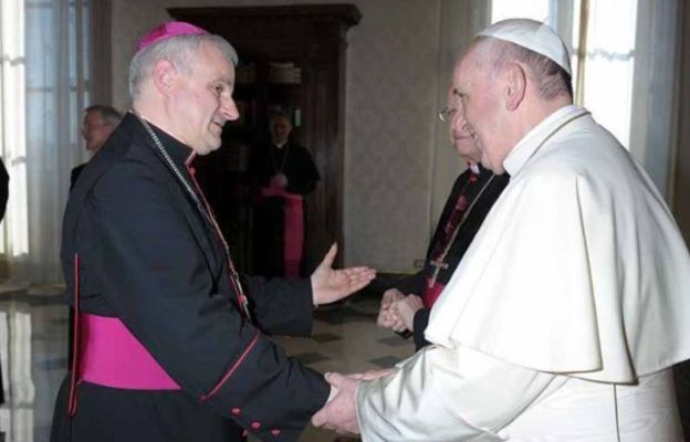 Bp Marek Mendyk podczas spotkania z papieżem Franciszkiem w czasie wizyty „Ad limina Apostolorum” w Watykanie
