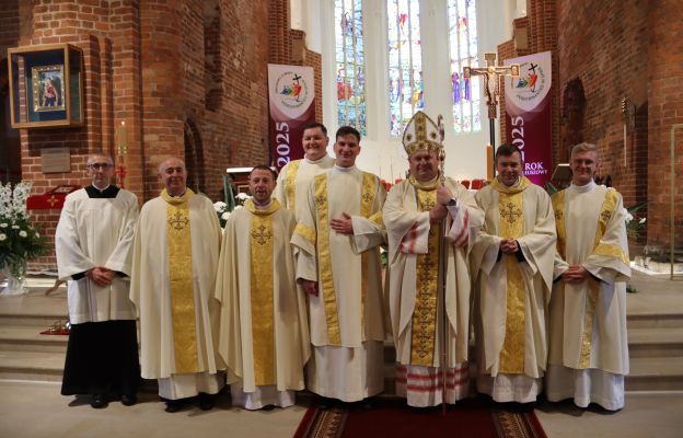 W tym szczególnym momencie, Łukaszowi Kozakiewiczowi, towarzyszyli kapłani oraz przedstawiciele wspólnoty seminaryjnej