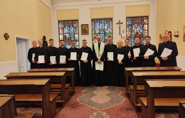Neoprezbiterzy z abp. Adrianem Galbasem