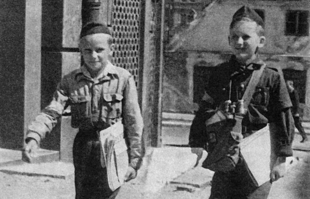 Zawiszacy.  Łącznicy-listonosze Harcerskiej Poczty Polowej